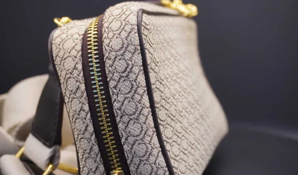 Carolina Herrera · ACCESORIOS — Bolso bandolera pequeño Carolina Herrera (S — imagen 3