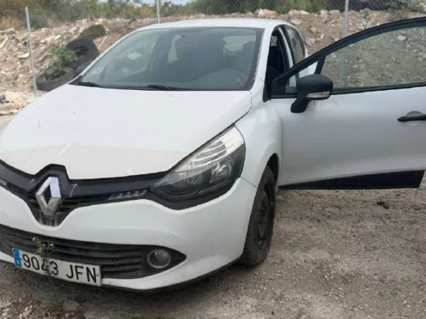 L2 - VEHÍCULO RENAULT CLIO 9043JFN — imagen 3
