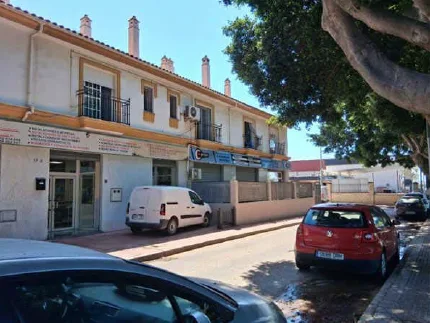 L1 - LOCALES COMERCIALES CON SÓTANO EN CAMPANILLA — imagen 1