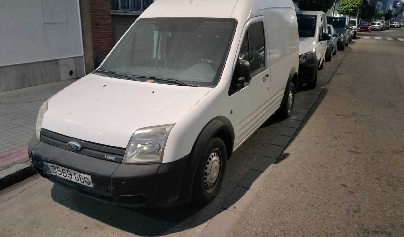 L8 - FORD TRANSIT CONNECT- 3569GDC