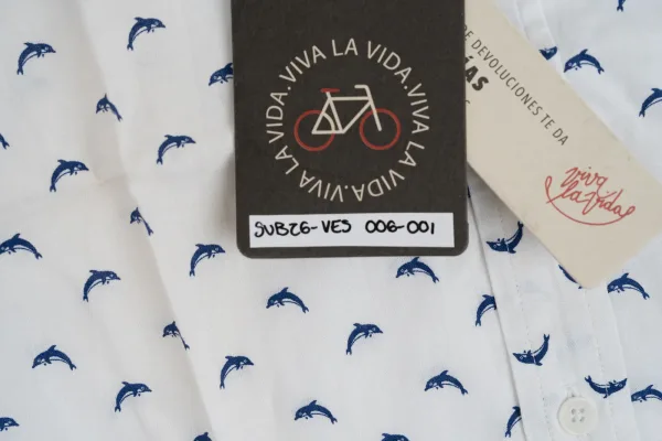 Viva La Vida · VESTIMENTA — Camisa Viva La Vida nueva … (SUB26-VES-006-001) — imagen 3