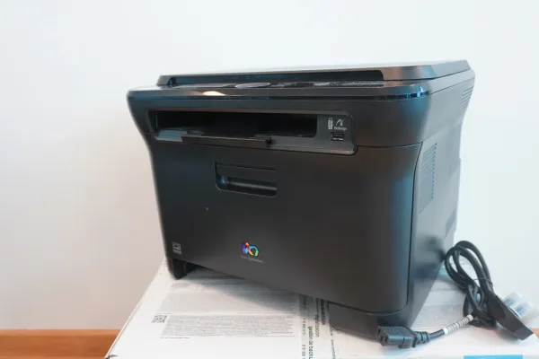SAMSUNG · OTROS — Impresora SAMSUNG CLX3175 en caja hp (SUB26-INF-036-001) — imagen 1