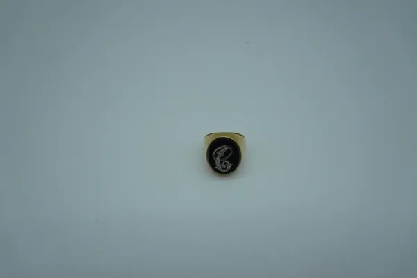 SIN MARCA · ANILLOS — Sellos negro con inicial plata 1… (SUB26-ORO-041-003) — imagen 1