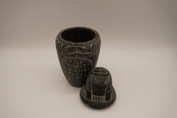 SIN MARCA · VARIOS — Canopo de granito Horus (SUB26-VAR-008-001) — imagen 1