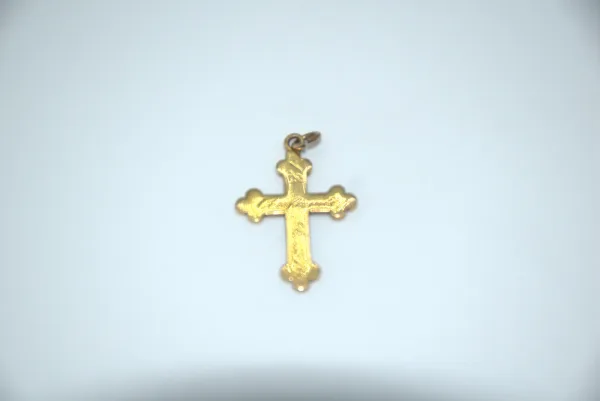 SIN MARCA · COLGANTES SUELTOS — Cruz de oro 18 ktes (SUB26-ORO-031-001) — imagen 2