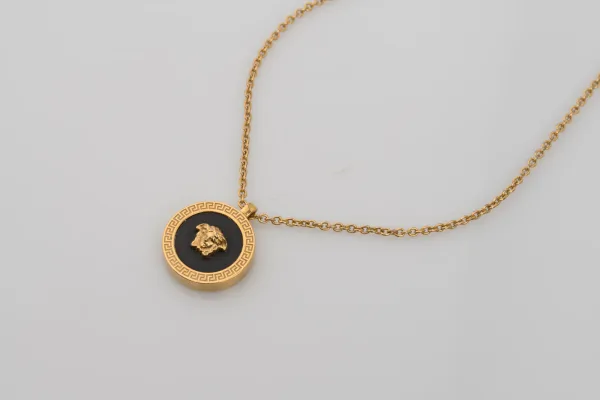 Versace · VERSACE — Cadena con colgante fondo negro y … (SUB26-BIS-089-001) — imagen 2