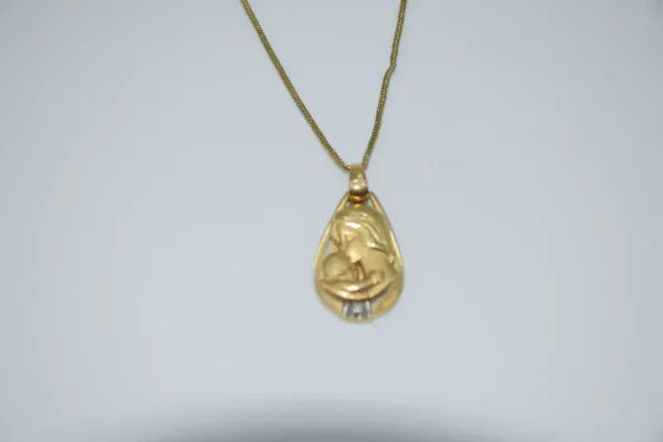 SIN MARCA · CADENAS Y COLLARES — Con colgante virgen y… (SUB26-ORO-011-060) — imagen 2