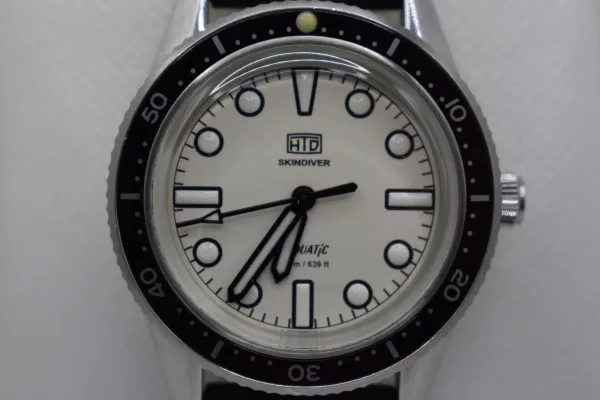 Htd · RELOJES ANALÓGICOS — HTD Correa de goma negra, c… (SUB26-REL-068-001) — imagen 4
