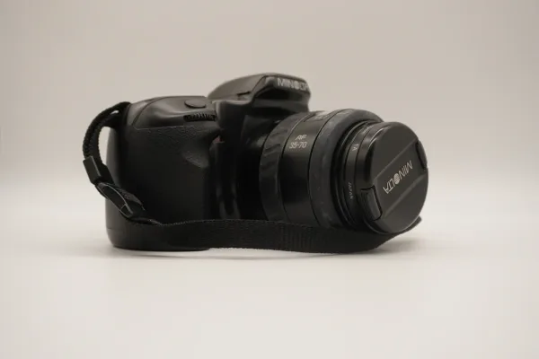 MINOLTA · CÁMARAS — Cámara MINOLTA Dynax 500si, con ob… (SUB26-FOT-004-001) — imagen 1