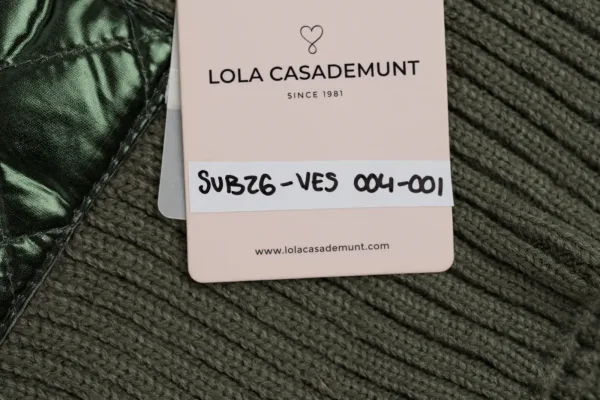 Lola Casademont · VESTIMENTA — Bufanda Lola Casademont… (SUB26-VES-004-001) — imagen 4
