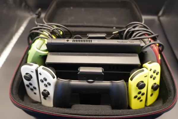 Nintendo · CONSOLAS — Nintendo Switch OLED + 4 Joy-Con… (SUB26-CON-005-002) — imagen 2