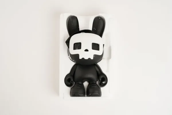 SUPERPLASTIC · VARIOS — Figura colección limitada KILS… (SUB26-VAR-020-001) — imagen 3