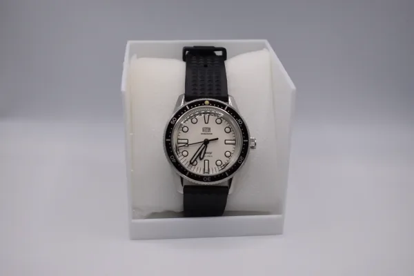 Htd · RELOJES ANALÓGICOS — HTD Correa de goma negra, c… (SUB26-REL-068-001) — imagen 2