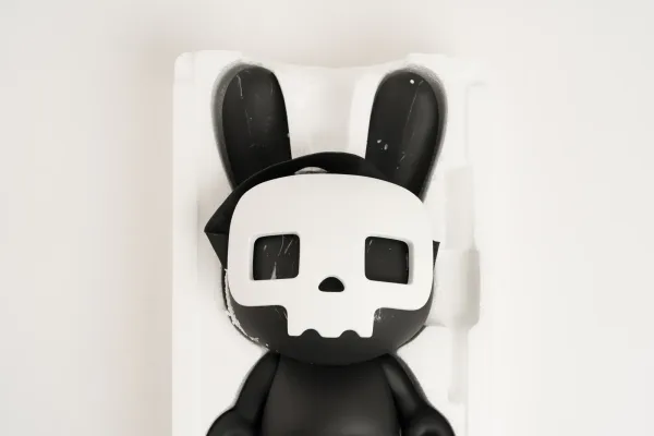 SUPERPLASTIC · VARIOS — Figura colección limitada KILS… (SUB26-VAR-020-001) — imagen 4