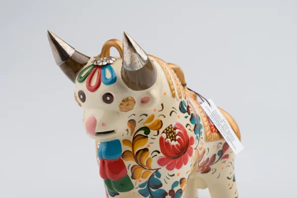 ARTE QOLLANA · DECORACIÓN Y HOGAR — Figura de toro de … (SUB26-HOG-026-001) — imagen 3