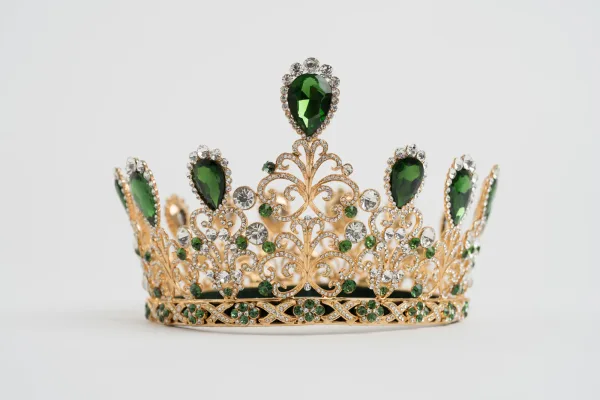 Alejandro Arraiz · ACCESORIOS — Corona dorada con pied… (SUB26-ACC-032-001) — imagen 3