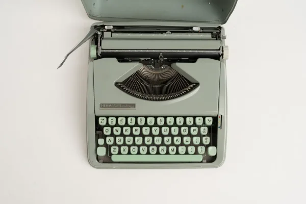 HERMES BABY · VARIOS — Máquina de escribir Hermes baby (SUB26-VAR-032-001) — imagen 1