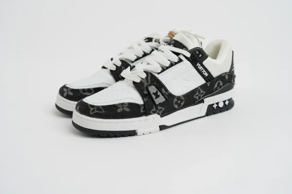 Louis Vuitton · VESTIMENTA — Zapatillas deportivas en … (SUB26-VES-035-001) — imagen 1