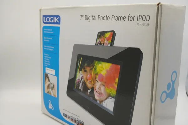 LOGIK · OTROS — Marco digital LOGIK para Ipod (SUB26-INF-038-001) — imagen 1