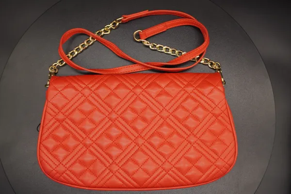 Love Moschino · ACCESORIOS — Bolso quilted pu rojo de … (SUB26-ACC-010-004) — imagen 4