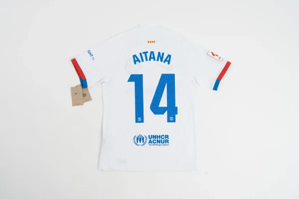 Barcelona · VESTIMENTA — Camiseta Barcelona nueva Seri… (SUB26-VES-009-001) — imagen 3
