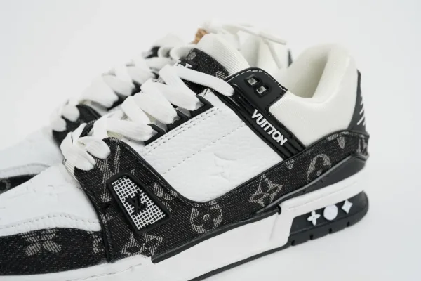 Louis Vuitton · VESTIMENTA — Zapatillas deportivas en … (SUB26-VES-035-001) — imagen 3