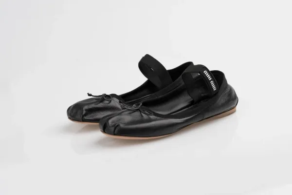 Miu Miu · VESTIMENTA — Ballerinas Miu Miu de piel colo… (SUB26-VES-027-001) — imagen 1