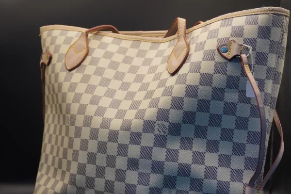 Louis Vuitton · ACCESORIOS — Bolso Louis Vuitton de cu… (SUB26-ACC-010-001) — imagen 1