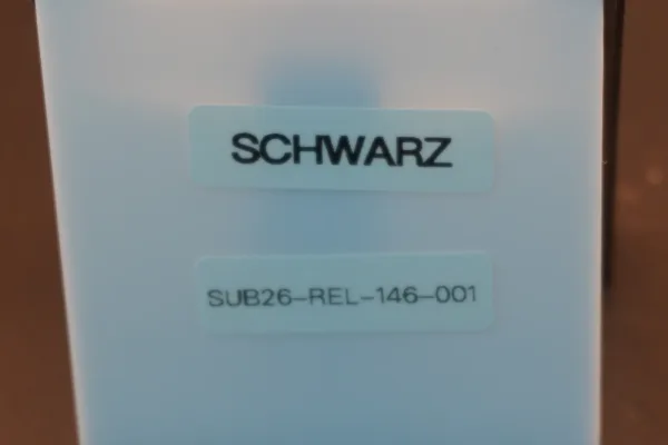 Schwarz · RELOJES ANALÓGICOS — SCHWARZ Correa de eslab… (SUB26-REL-146-001) — imagen 1