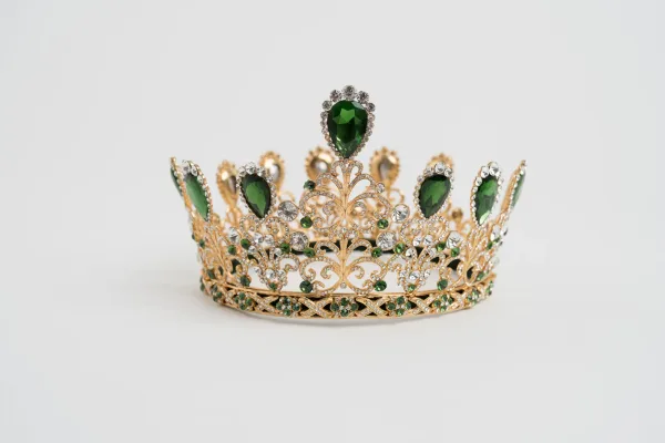 Alejandro Arraiz · ACCESORIOS — Corona dorada con pied… (SUB26-ACC-032-001) — imagen 1