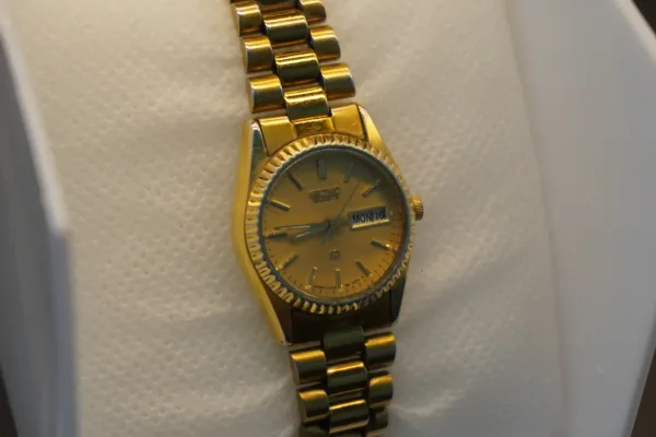 Lote de 4 · Relojes · RELOJES ANALÓGICOS — imagen 3