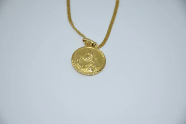 SIN MARCA · CADENAS Y COLLARES — Collar barbado y meda… (SUB26-ORO-015-002) — imagen 3