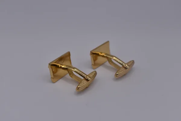 Dior · GEMELOS — Juego de gemelos dorados de DIOR (SUB26-BIS-112-010) — imagen 4