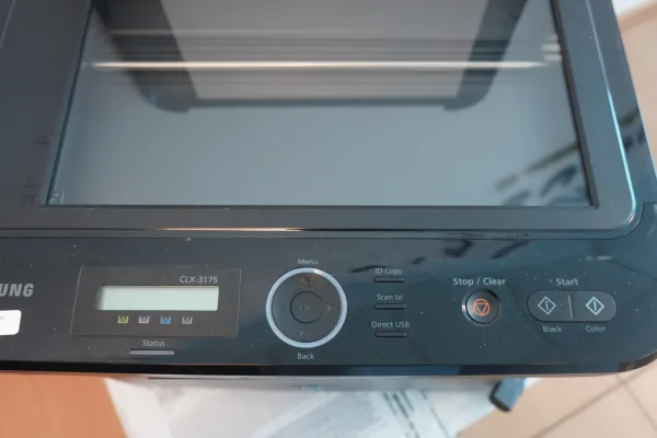 SAMSUNG · OTROS — Impresora SAMSUNG CLX3175 en caja hp (SUB26-INF-036-001) — imagen 3