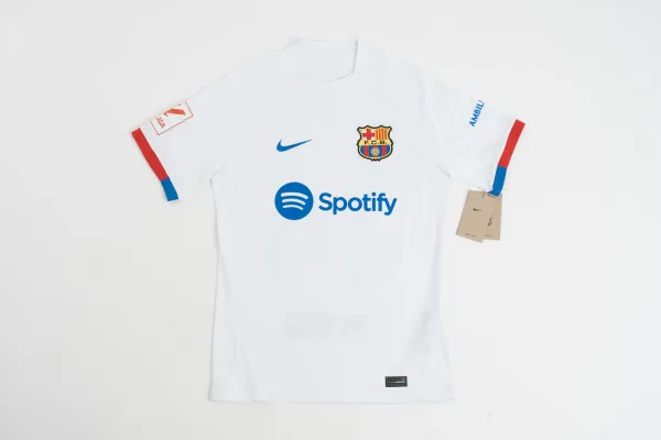 Barcelona · VESTIMENTA — Camiseta Barcelona nueva Seri… (SUB26-VES-009-001) — imagen 1