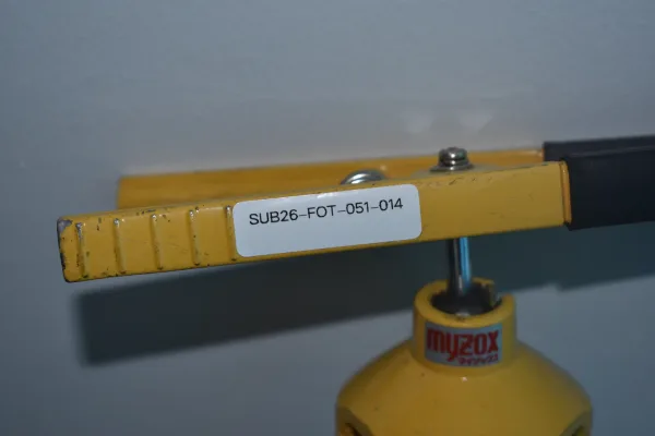 MYZOX · ACCESORIOS — Trípode Topográfico (le falta bas… (SUB26-FOT-051-014) — imagen 2