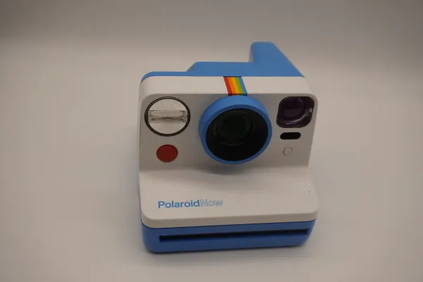 Polaroid · CÁMARAS — Cámara POLAROID NOW color azul y … (SUB26-FOT-010-001) — imagen 1