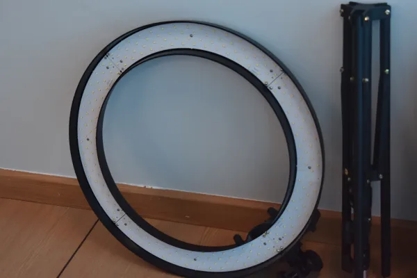 SIN MARCA · ACCESORIOS — Kit de anillo de luz LED. Enc… (SUB26-FOT-038-001) — imagen 2