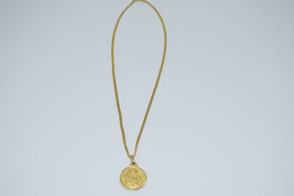 SIN MARCA · CADENAS Y COLLARES — Collar barbado y meda… (SUB26-ORO-015-002) — imagen 1