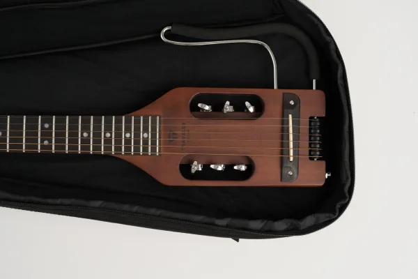 Traveler Guitar · VARIOS — Guitarra traveler de seis c… (SUB26-VAR-022-001) — imagen 1
