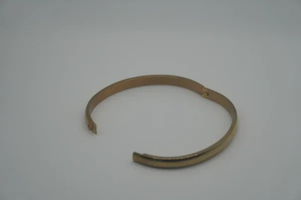 SIN MARCA · PULSERAS — Rígidas lisa con broche ovalada… (SUB26-ORO-001-009) — imagen 2