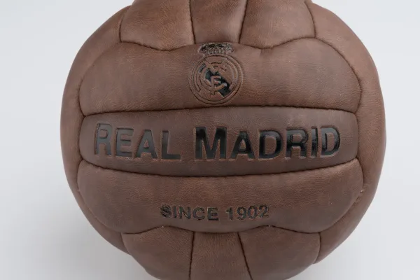 Real Madrid · VARIOS — Balón cuero Real Madrid Since 1… (SUB26-VAR-003-001) — imagen 2